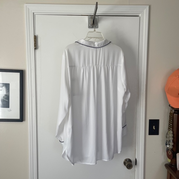 Old Navy White Button Up Shirt With Navy Piping - Picture 10 of 11